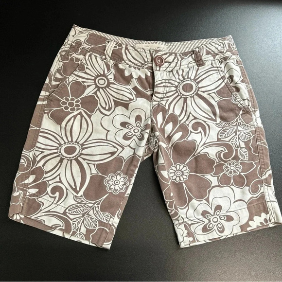 Aeropostale Women's Size 3/4 Floral Bermuda Shorts Brown White Retro Groovy Boho - Picture 7 of 15